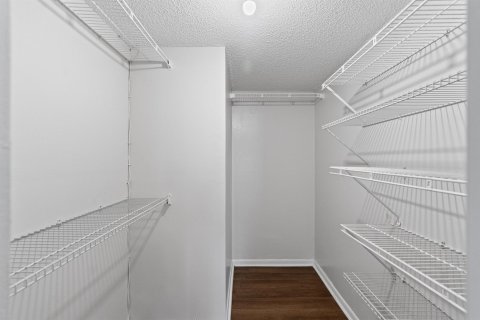 Condo in Sunrise, Florida, 3 bedrooms  № 2383277 - photo 17