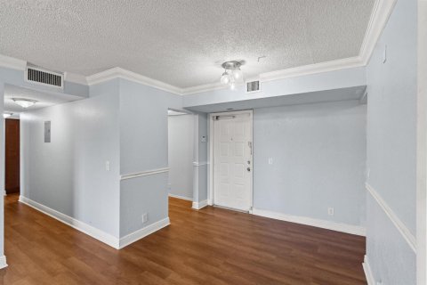 Condo in Sunrise, Florida, 3 bedrooms  № 2383277 - photo 5
