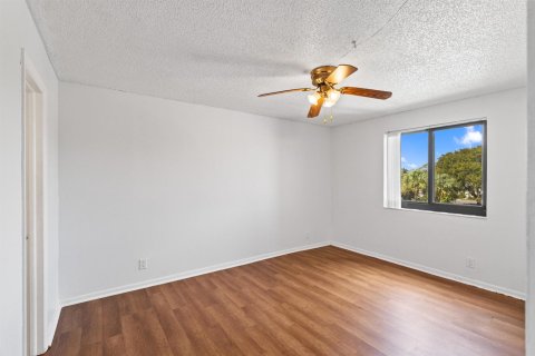 Condo in Sunrise, Florida, 3 bedrooms  № 2383277 - photo 13