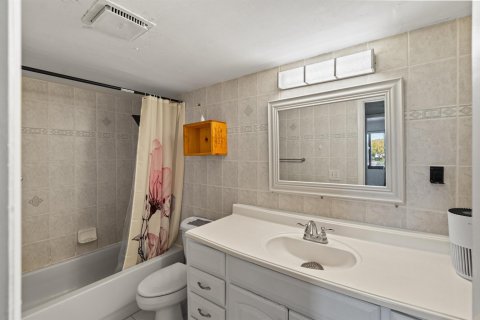 Condo in Sunrise, Florida, 3 bedrooms  № 2383277 - photo 23