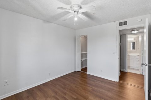 Condo in Sunrise, Florida, 3 bedrooms  № 2383277 - photo 21