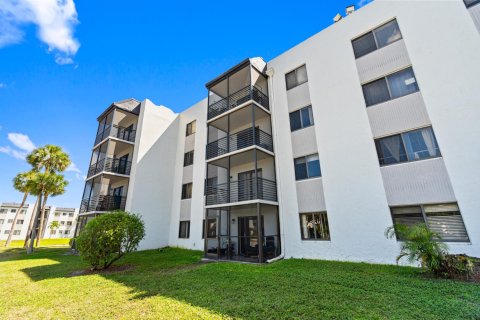 Condo in Sunrise, Florida, 3 bedrooms  № 2383277 - photo 28