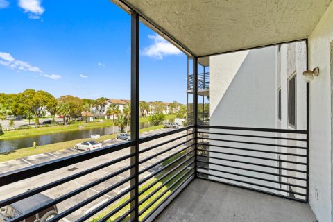 Condo in Sunrise, Florida, 3 bedrooms  № 2383277 - photo 12