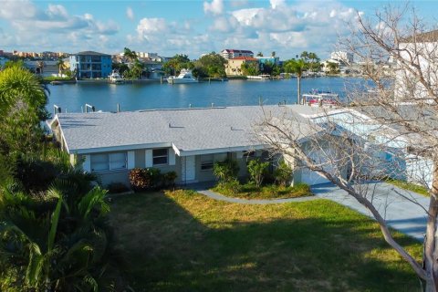 Villa ou maison à vendre à North Redington Beach, Floride: 3 chambres, 160.81 m2 № 1902174 - photo 2
