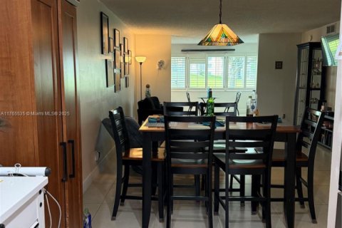 Condo in Sunrise, Florida, 2 bedrooms  № 1715801 - photo 11