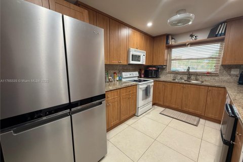 Condo in Sunrise, Florida, 2 bedrooms  № 1715801 - photo 9