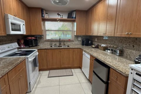 Condo in Sunrise, Florida, 2 bedrooms  № 1715801 - photo 3