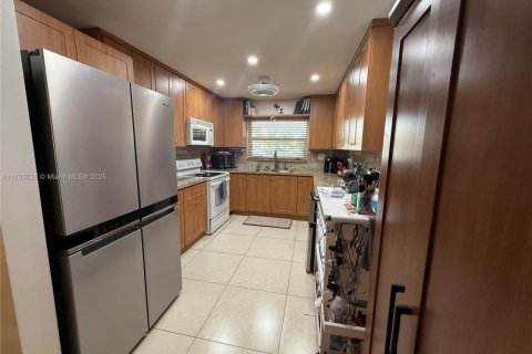 Condo in Sunrise, Florida, 2 bedrooms  № 1715801 - photo 8