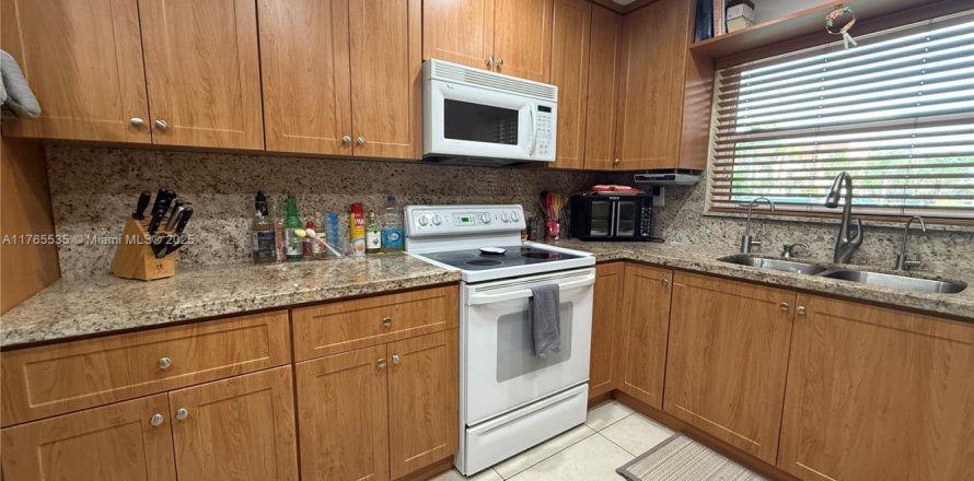 Condo in Sunrise, Florida, 2 bedrooms  № 1715801