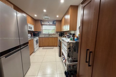 Condo in Sunrise, Florida, 2 bedrooms  № 1715801 - photo 7