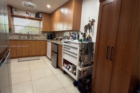 Condo in Sunrise, Florida, 2 bedrooms  № 1715801 - photo 6