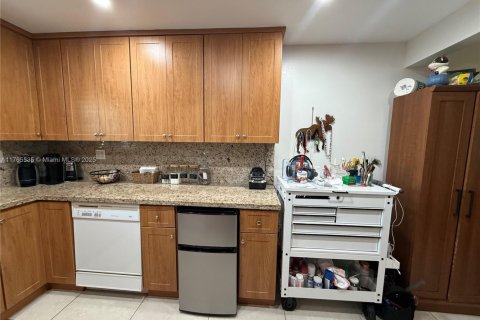 Condo in Sunrise, Florida, 2 bedrooms  № 1715801 - photo 4