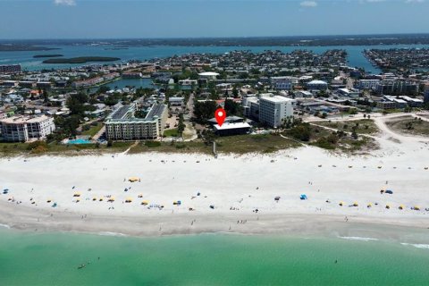Copropriété à louer à Treasure Island, Floride: 2 chambres, 108.7 m2 № 1637861 - photo 1