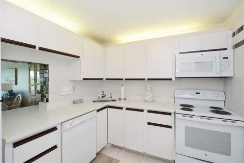 Снять в аренду кондоминиум в Лонгбоут-Ки, Флорида 1 комната, 121.89м2, № 1448223 - фото 8