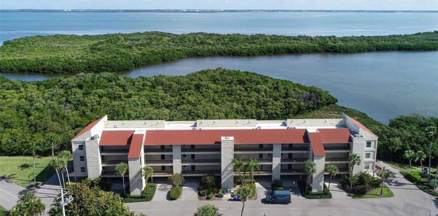 Condo in Longboat Key, Florida, 2 bedrooms № 1448223