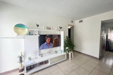 Commercial property in Miami, Florida № 1836110 - photo 20