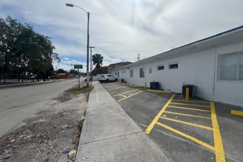 Commercial property in Miami, Florida № 1836110 - photo 30