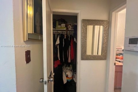 Commercial property in Miami, Florida № 1836110 - photo 18
