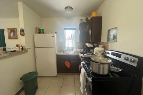Commercial property in Miami, Florida № 1836110 - photo 15