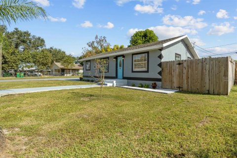 House in Dundee, Florida 3 bedrooms, 69.49 sq.m. № 2197719 - photo 22