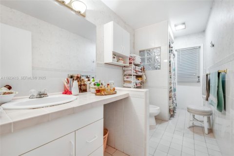 Casa en venta en Palmetto Bay, Florida, 4 dormitorios, 263.29 m2 № 1977372 - foto 14