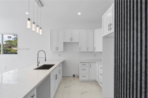 House in Fort Lauderdale, Florida 3 bedrooms № 1855110 - photo 3
