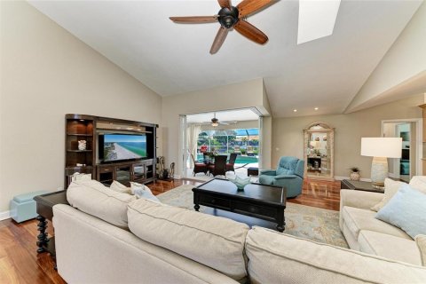 House in Punta Gorda, Florida 4 bedrooms, 216.74 sq.m. № 1681644 - photo 16