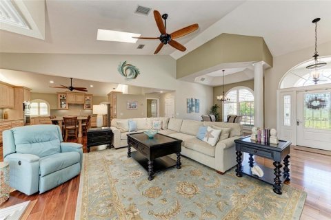 House in Punta Gorda, Florida 4 bedrooms, 216.74 sq.m. № 1681644 - photo 12