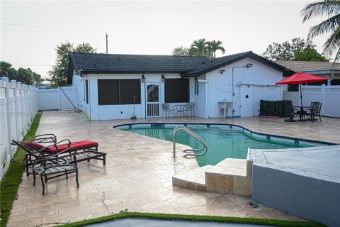House in Coral Springs, Florida 3 bedrooms, 130.53 sq.m. № 1774582 - photo 4