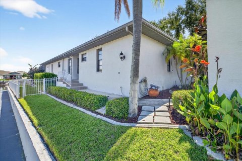 House in New Port Richey, Florida 3 bedrooms, 168.43 sq.m. № 1885907 - photo 7