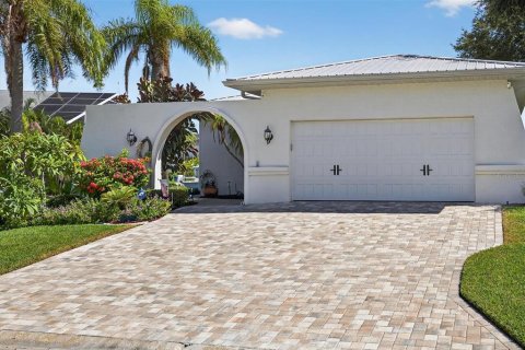 House in New Port Richey, Florida 3 bedrooms, 168.43 sq.m. № 1885907 - photo 4
