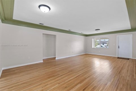 House in Miami, Florida 2 bedrooms, 106.84 sq.m. № 1947802 - photo 25