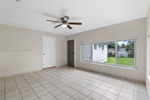 House in Miami, Florida 2 bedrooms, 106.84 sq.m. № 1947802 - photo 29
