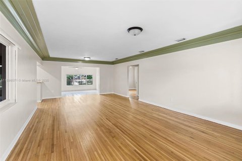 House in Miami, Florida 2 bedrooms, 106.84 sq.m. № 1947802 - photo 3