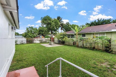House in Miami, Florida 2 bedrooms, 106.84 sq.m. № 1947802 - photo 14