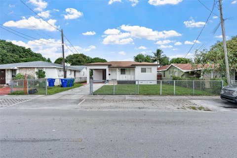 House in Miami, Florida 2 bedrooms, 106.84 sq.m. № 1947802 - photo 17