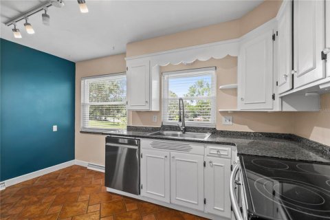 House in Mount Dora, Florida 3 bedrooms, 177.81 sq.m. № 1843330 - photo 12
