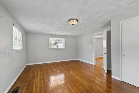 House in Mount Dora, Florida 3 bedrooms, 177.81 sq.m. № 1843330 - photo 19