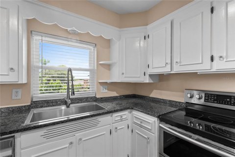 House in Mount Dora, Florida 3 bedrooms, 177.81 sq.m. № 1843330 - photo 10