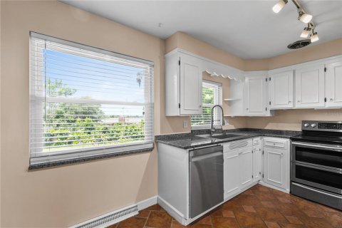 House in Mount Dora, Florida 3 bedrooms, 177.81 sq.m. № 1843330 - photo 9