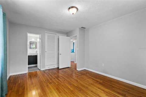 House in Mount Dora, Florida 3 bedrooms, 177.81 sq.m. № 1843330 - photo 28