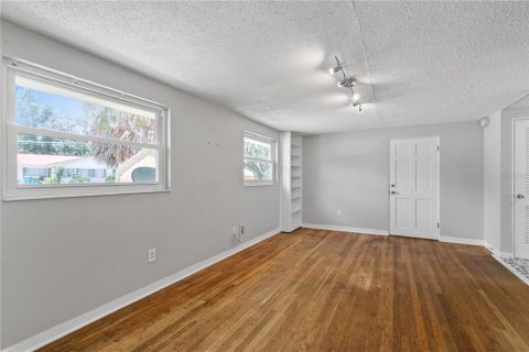 House in Mount Dora, Florida 3 bedrooms, 177.81 sq.m. № 1843330 - photo 16