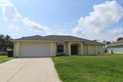 Casa en alquiler en North Port, Florida, 3 dormitorios, 154.59 m2 № 1912342 - foto 1