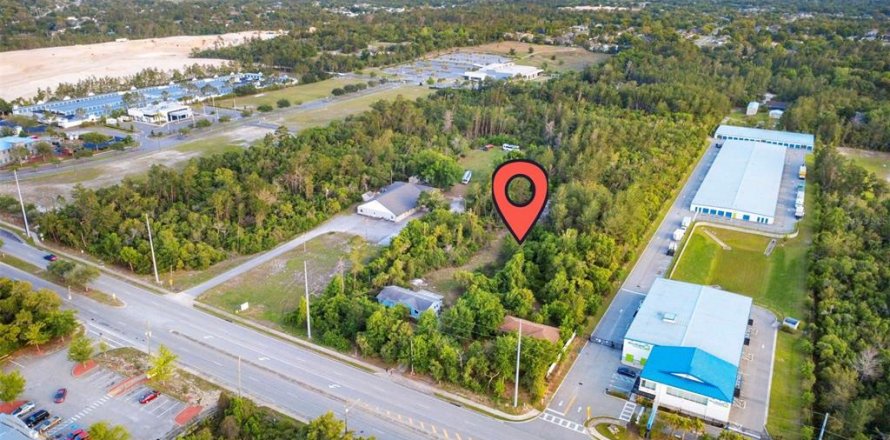 Commercial property in Deltona, Florida 133.41 sq.m. № 2214616