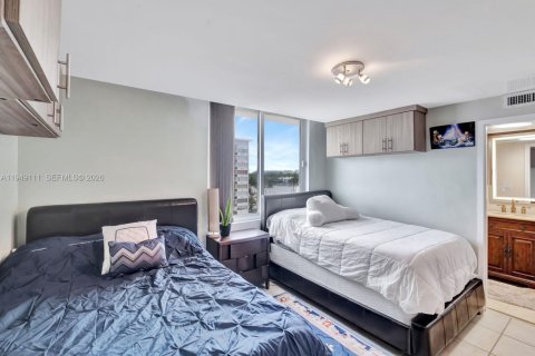 Condo in Miami Beach, Florida, 2 bedrooms  № 2085786 - photo 20