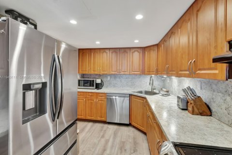 Condo in Miami Beach, Florida, 2 bedrooms  № 2085786 - photo 6