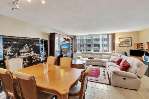 Condo in Miami Beach, Florida, 2 bedrooms  № 2085786 - photo 10