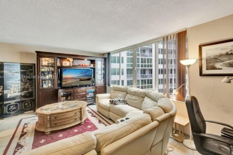Condo in Miami Beach, Florida, 2 bedrooms  № 2085786 - photo 9