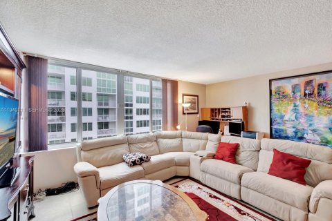 Condo in Miami Beach, Florida, 2 bedrooms  № 2085786 - photo 19