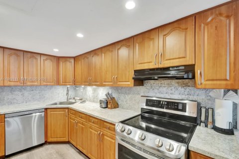 Condo in Miami Beach, Florida, 2 bedrooms  № 2085786 - photo 5